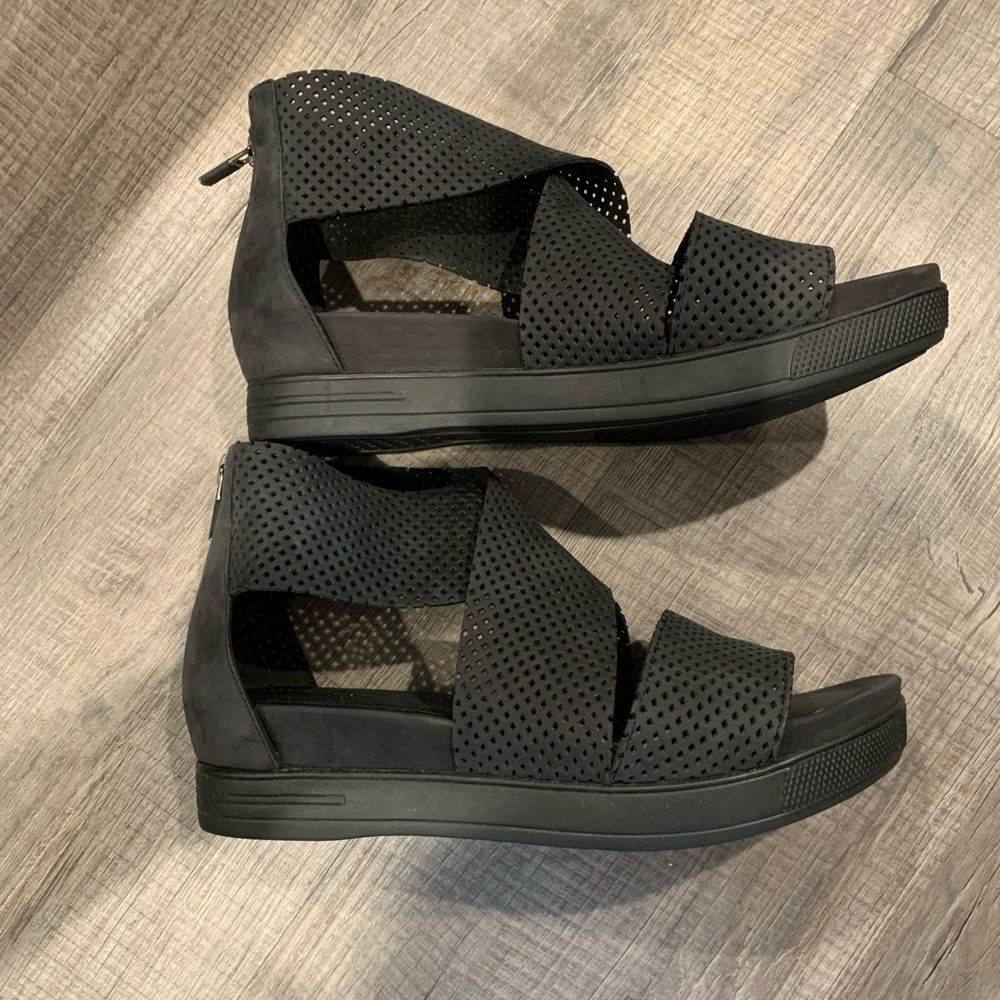 Women’s sandals